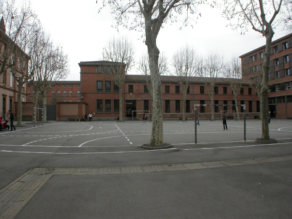 hôtel de Bernuy, puis collège universitaire, actuellement lycée Pierre de Fermat