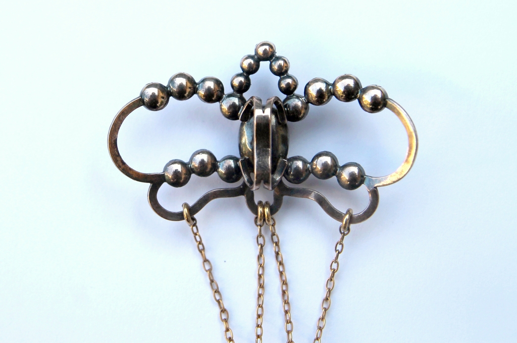 Croix badine avec son noeud