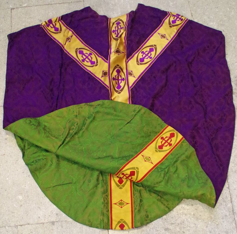 sommaire des textiles de l'église de Théziers