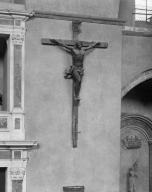 statue : Christ en croix