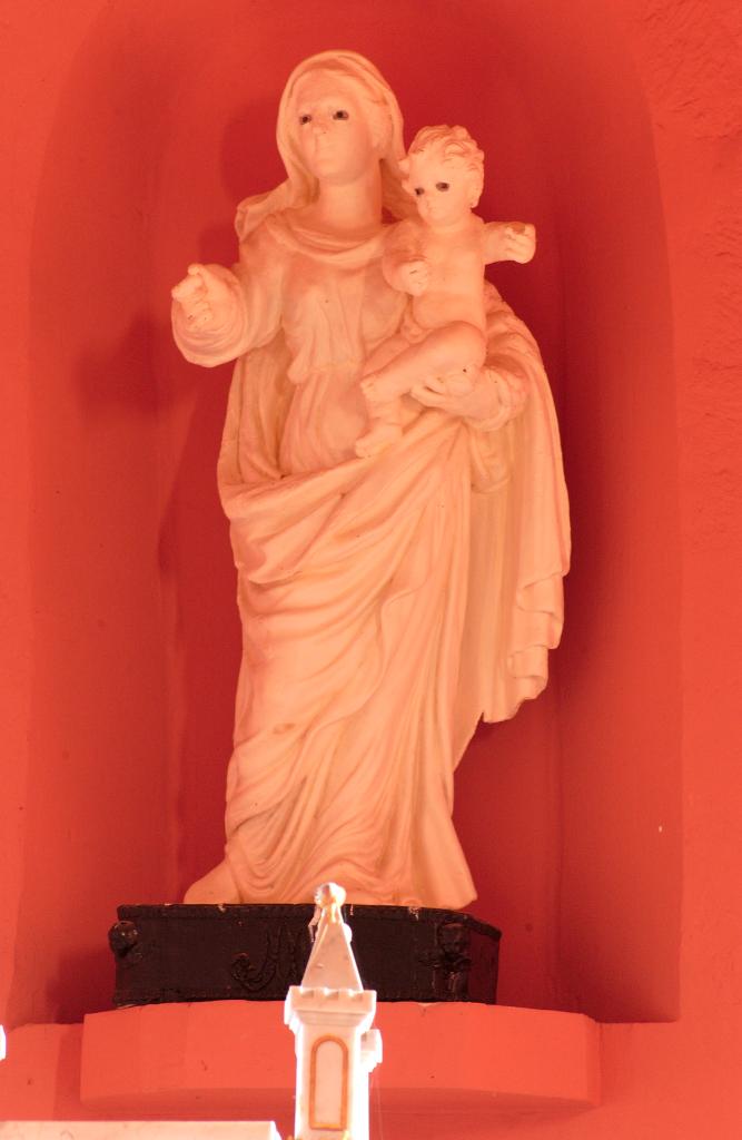 statue (petite nature) : Vierge à l'Enfant