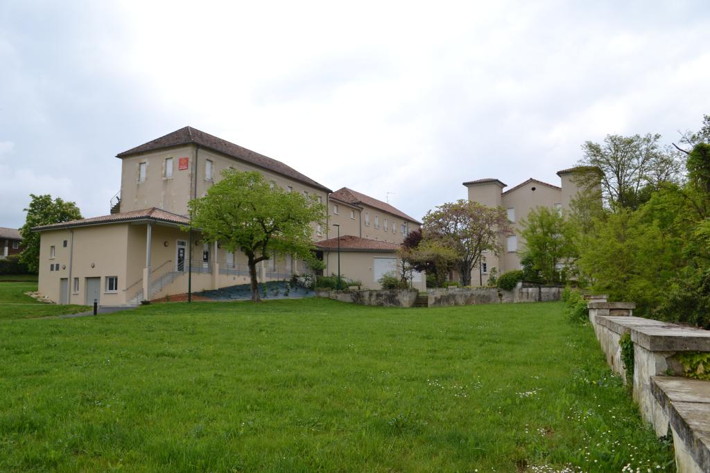 château, puis école des Frères de l'Instruction Chrétienne de Ploërmel, puis école ménagère agricole, aujourd'hui lycée d'enseignement général, technologique et agricole d'Auch Beaulieu-Lavacant