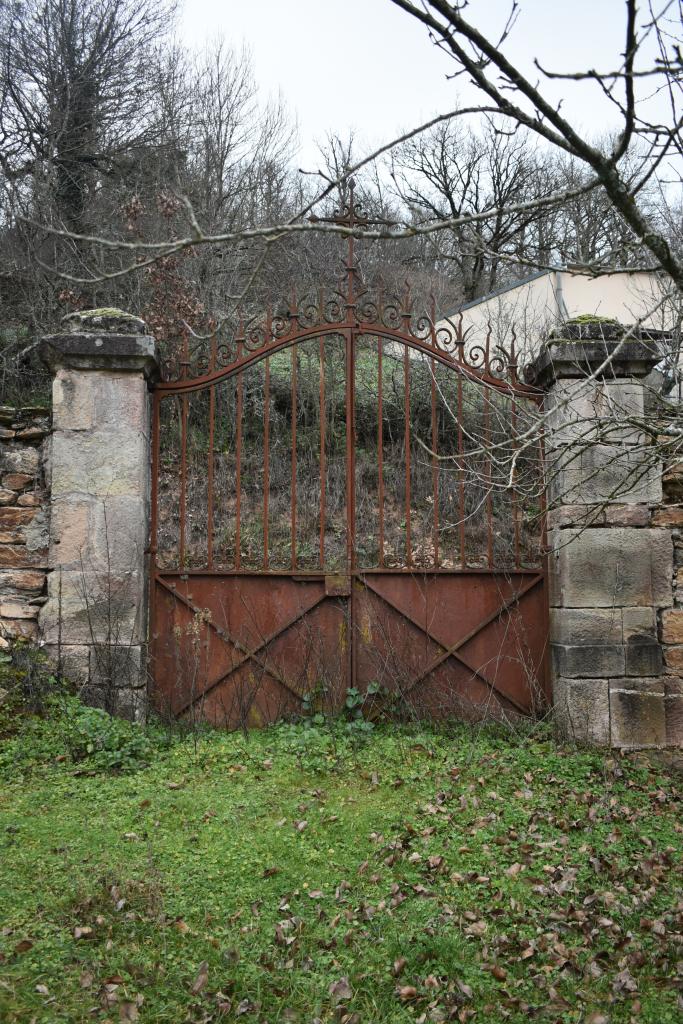 ancien cimetière d'Ampiac, aujourd'hui verger OK VERIFIER ARCHIVES