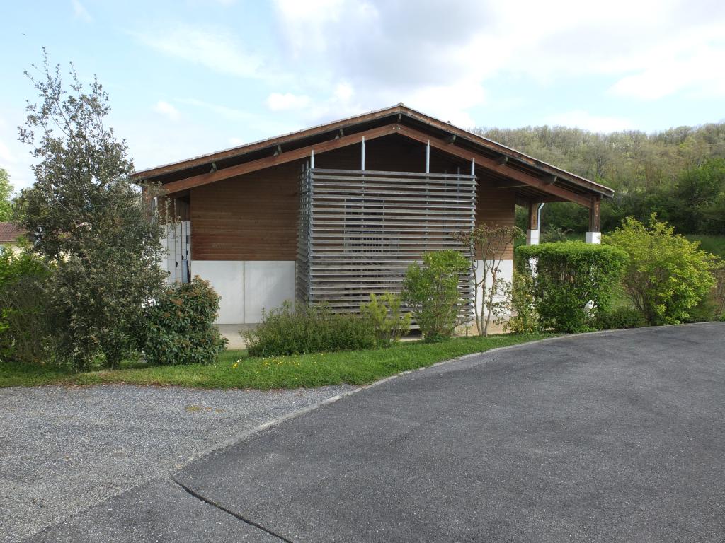 château, puis école des Frères de l'Instruction Chrétienne de Ploërmel, puis école ménagère agricole, aujourd'hui lycée d'enseignement général, technologique et agricole d'Auch Beaulieu-Lavacant