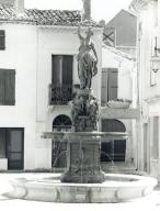 monument (monument commémoratif), fontaine monumentale, de la république