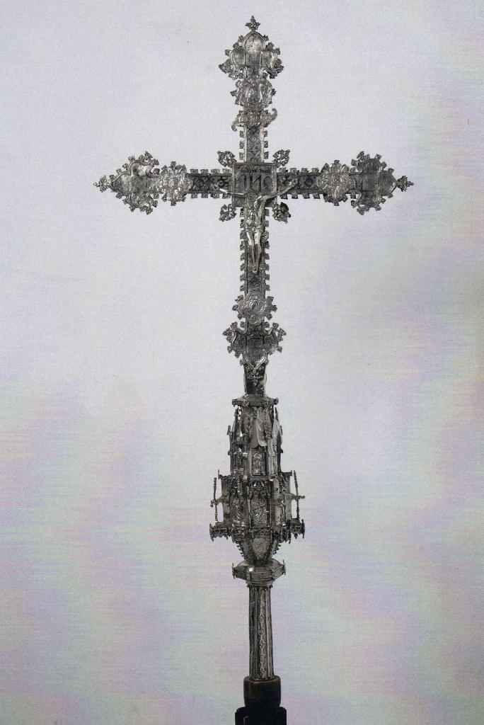 Croix de procession aux poinçons de Gérone