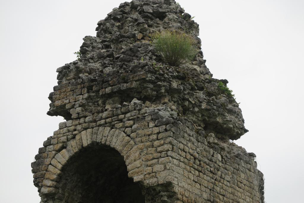 Monument : pile funéraire romaine