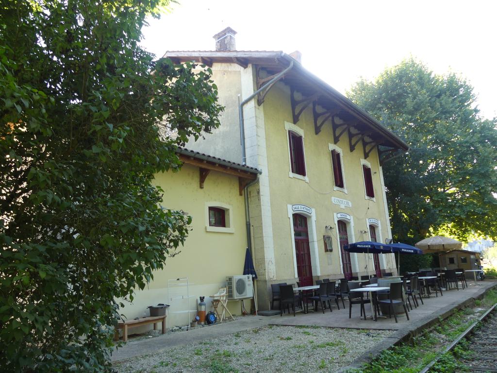 gare de Conduché, aujourd'hui gîte d'étape et brasserie "Les Deux Vallées"