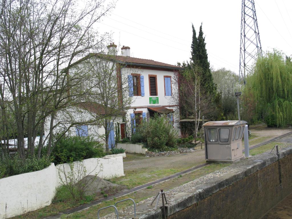 maison de l'écluse numéro 2 de Lacourtensourt