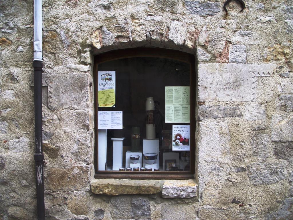 maisons modernes et contemporaines avec remploi médiéval à Lagrasse