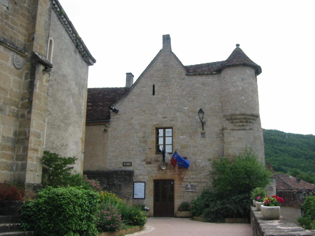 château, actuellement mairie et école