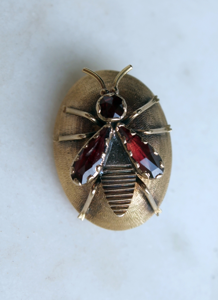 Broche-mouche de Dali