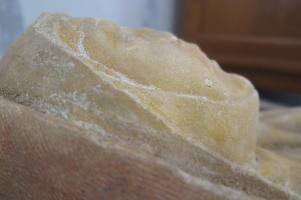 groupe sculpté de la Mise au tombeau