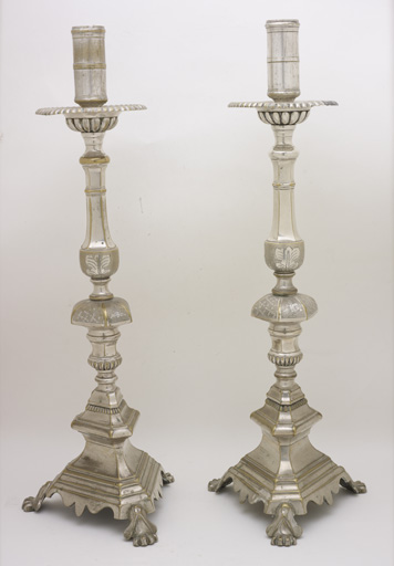 Paire de chandeliers d'autel (n° 18)