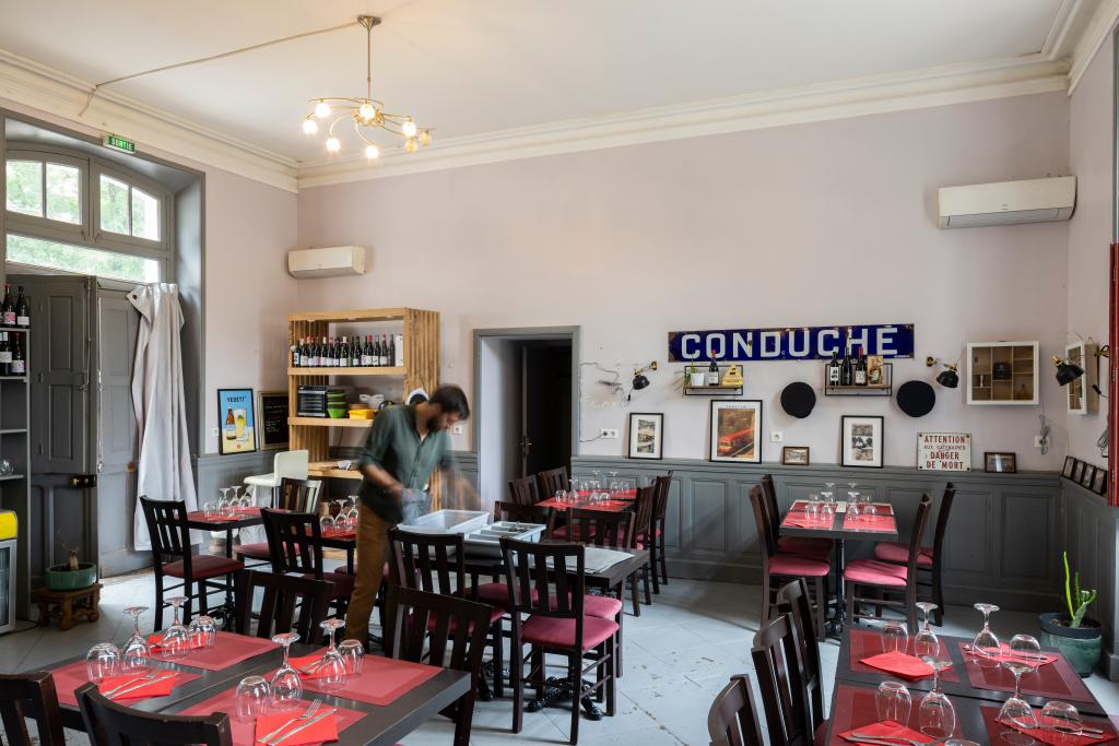 gare de Conduché, aujourd'hui gîte d'étape et brasserie "Les Deux Vallées"