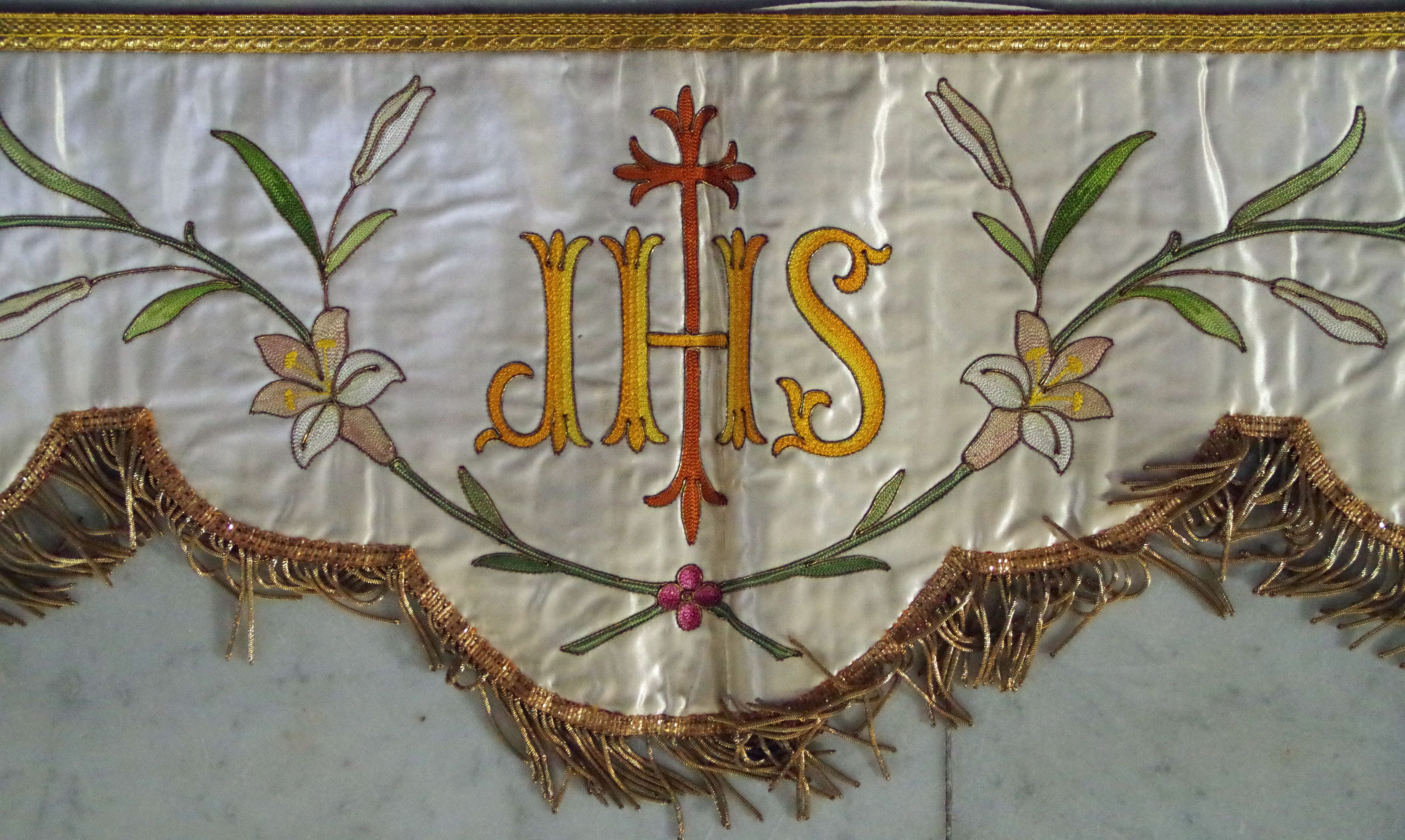 sommaire des textiles de l'église de Vic