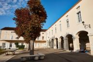 ancienne école primaire et primaire supérieure de garçons puis de filles, actuellement collège Jean-Jacques Faurie