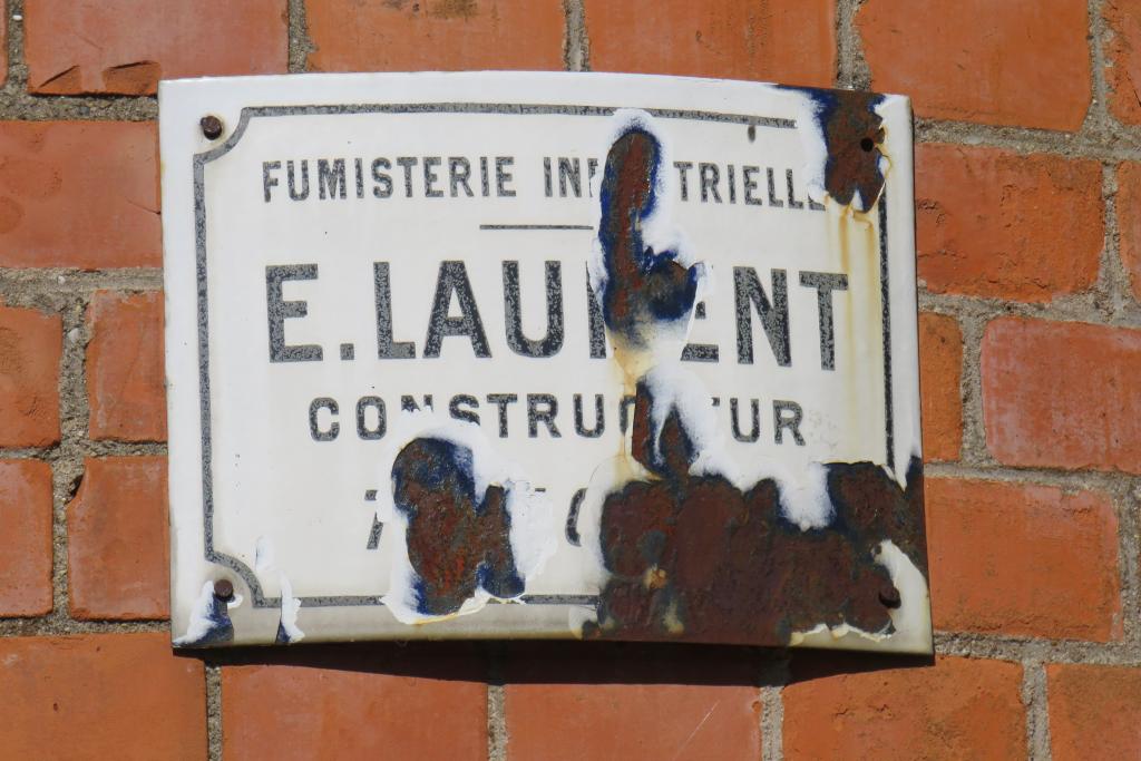 cheminée d'usine de la scierie Simorre