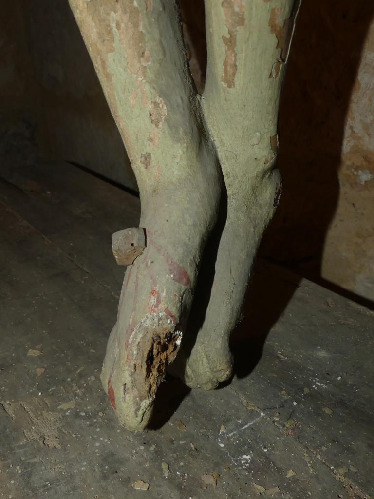statue : Christ en croix