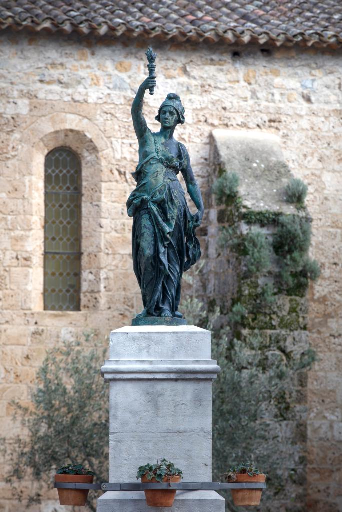 monument (monument commémoratif), fontaine monumentale de la république, avec une Marianne porteuse de lumière