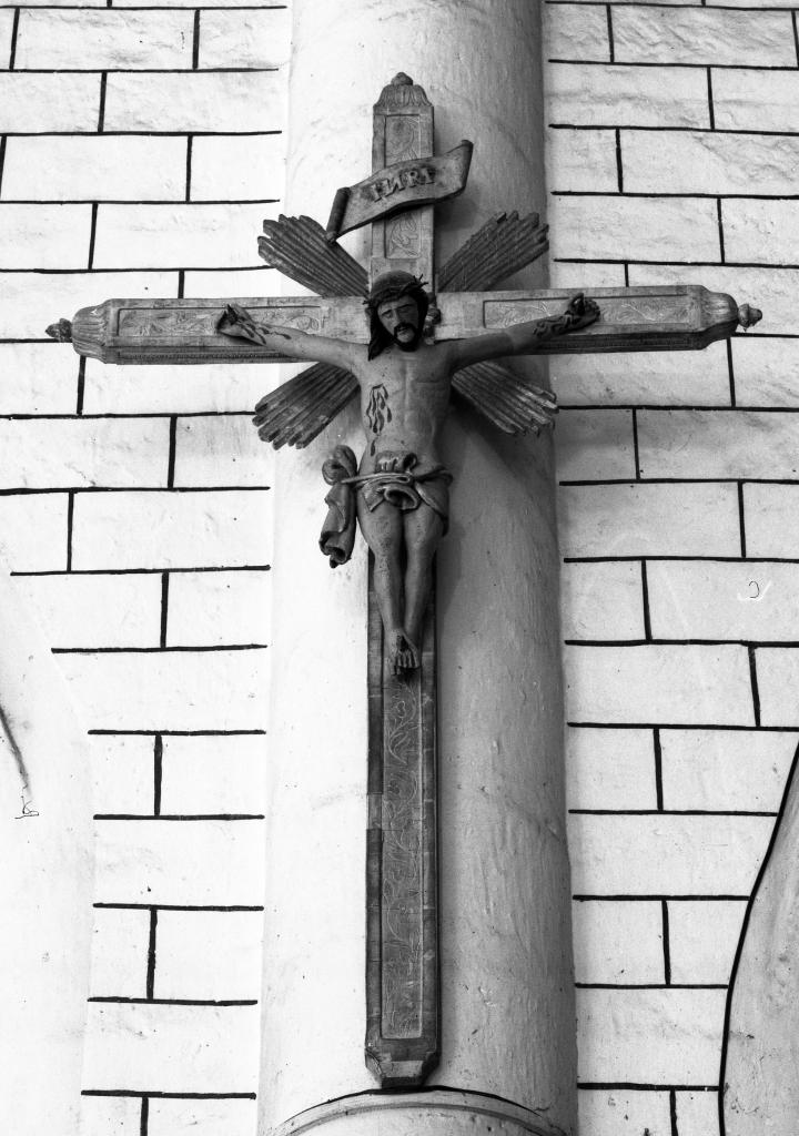 croix de procession : Christ en croix (1)