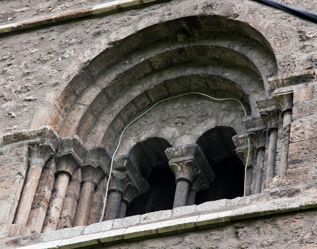 prieuré de bénédictins, église paroissiale Saint-Pierre, Saint-Ebons