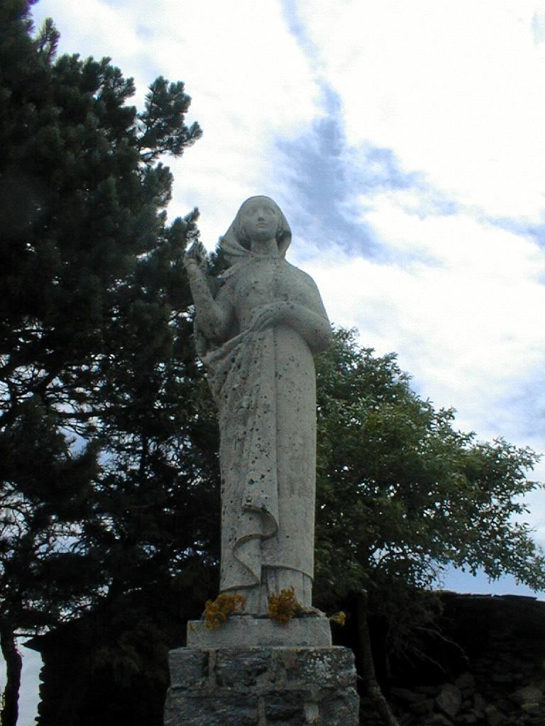 statue (colossal) : Notre-Dame-des-Lacs