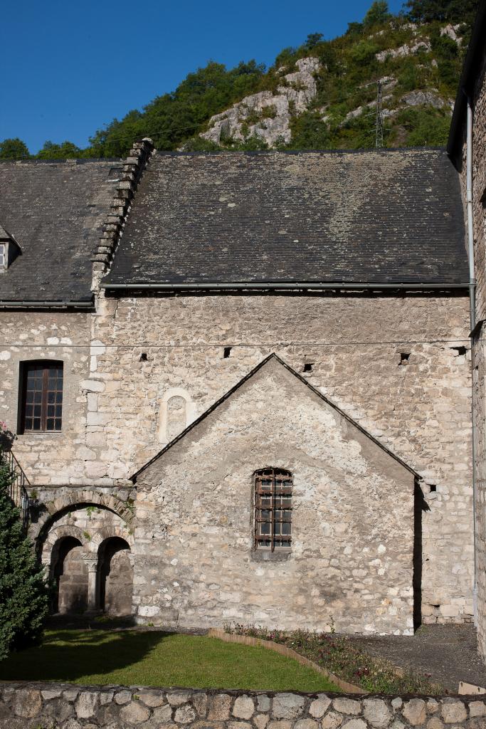 prieuré de bénédictins, église paroissiale Saint-Pierre, Saint-Ebons