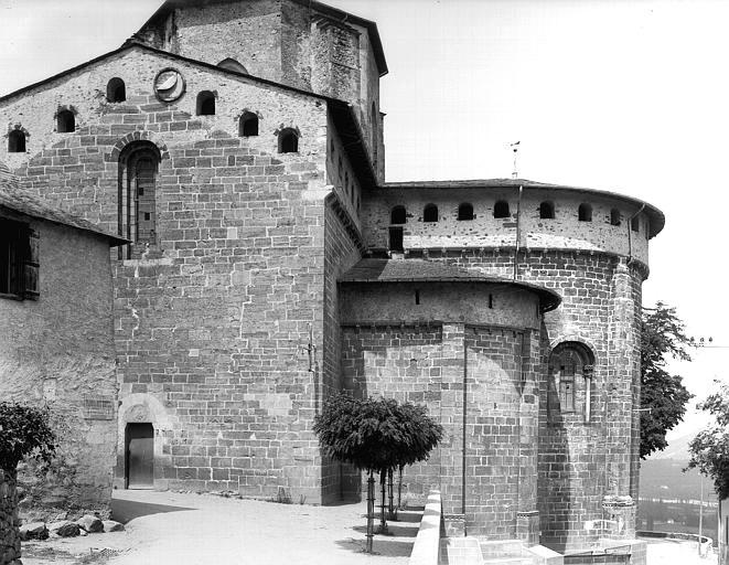 église de l'abbaye de bénédictins Saint-Savin, actuellement église paroissiale
