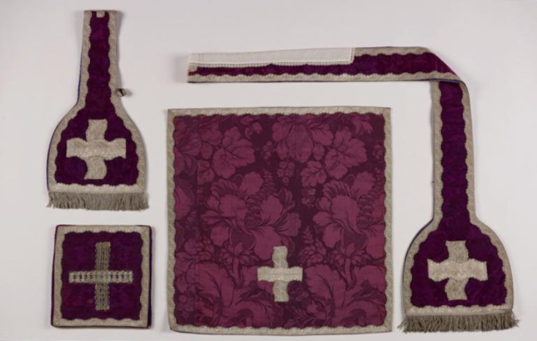 Ornement liturgique catholique violet (n° 31)