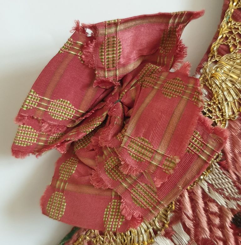ornement liturgique rose