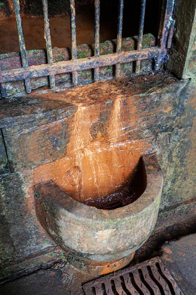 Fontaine ferrugineuse