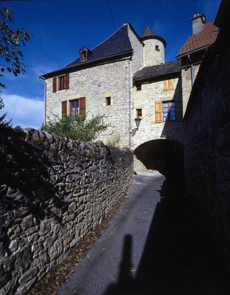moulin à farine, moulin à foulon, tissage (de laine) dit Moulin des Quatre Rodes, des Quatre Roues, Tissage Mailhebiau, puis Roujon