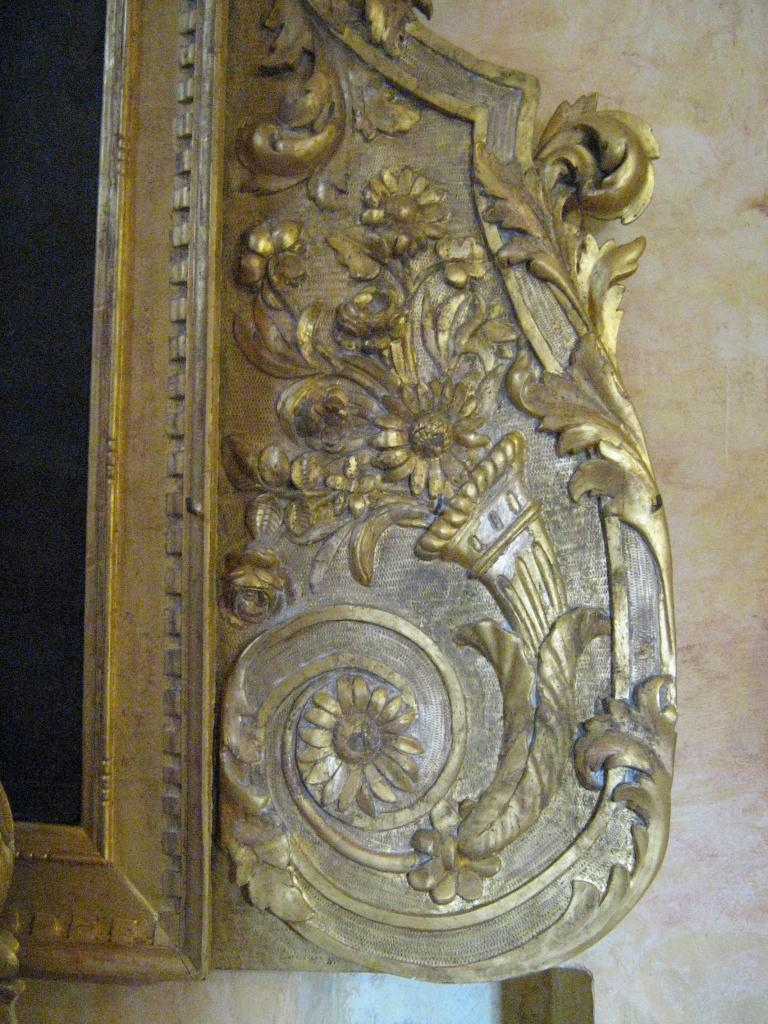 ancien retable du maître-autel, tabernacle à ailes et tableau : Crucifixion