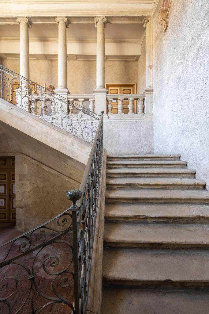 ancien hôtel particulier d'Abel de Ligonier puis de Poncet , actuellement annexe de la mairie et école
