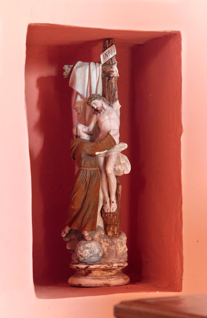 groupe sculpté (statuette) : Saint François d'Assise recevant le Christ crucifié dans ses bras
