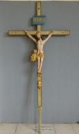 croix de procession et statue : Christ en croix