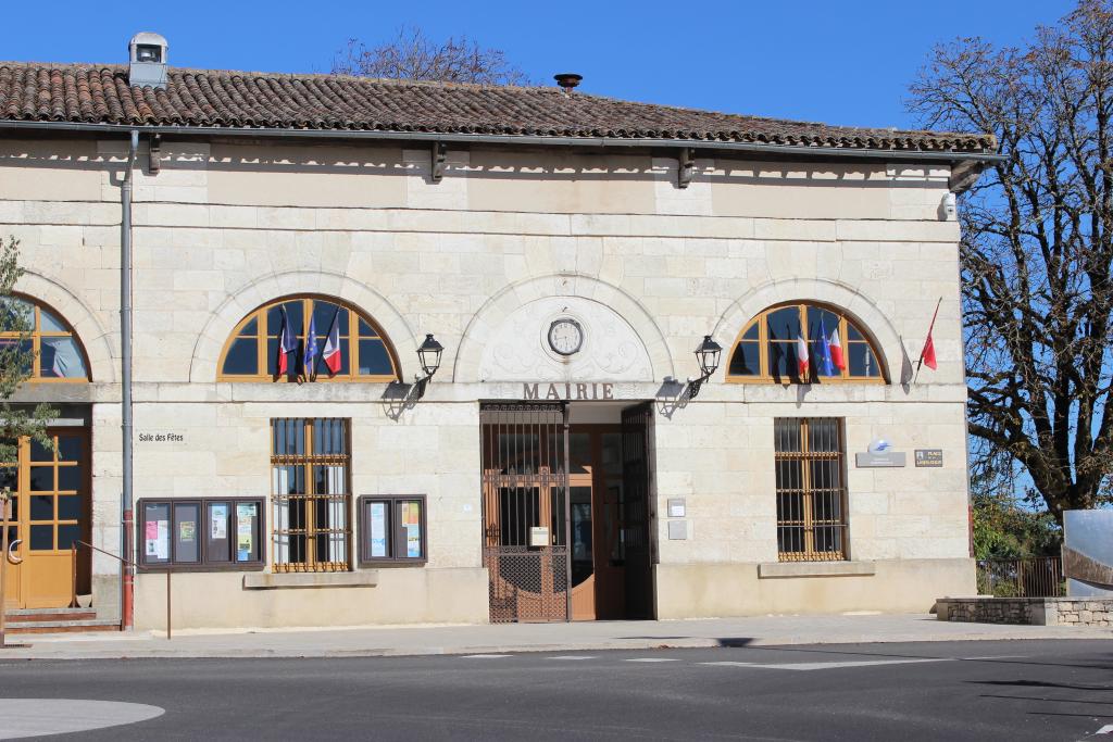 mairie et salle des fêtes, ancienne halle