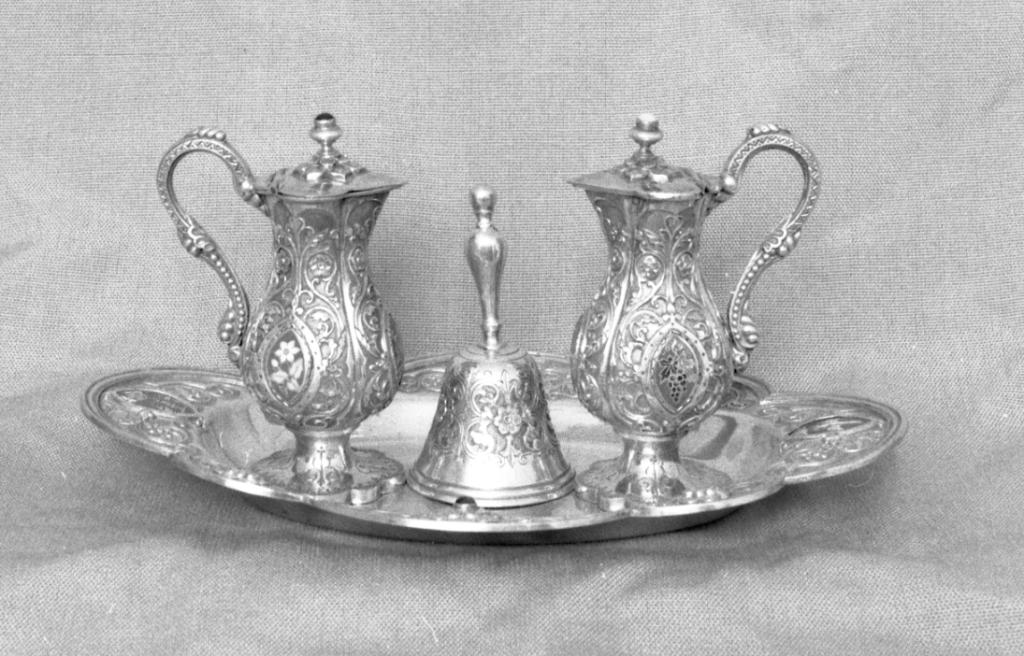 burettes, clochette, plateau à burettes