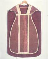 chasuble, étole de clerc, manipule, bourse de corporal, voile de calice (ornement rouge)