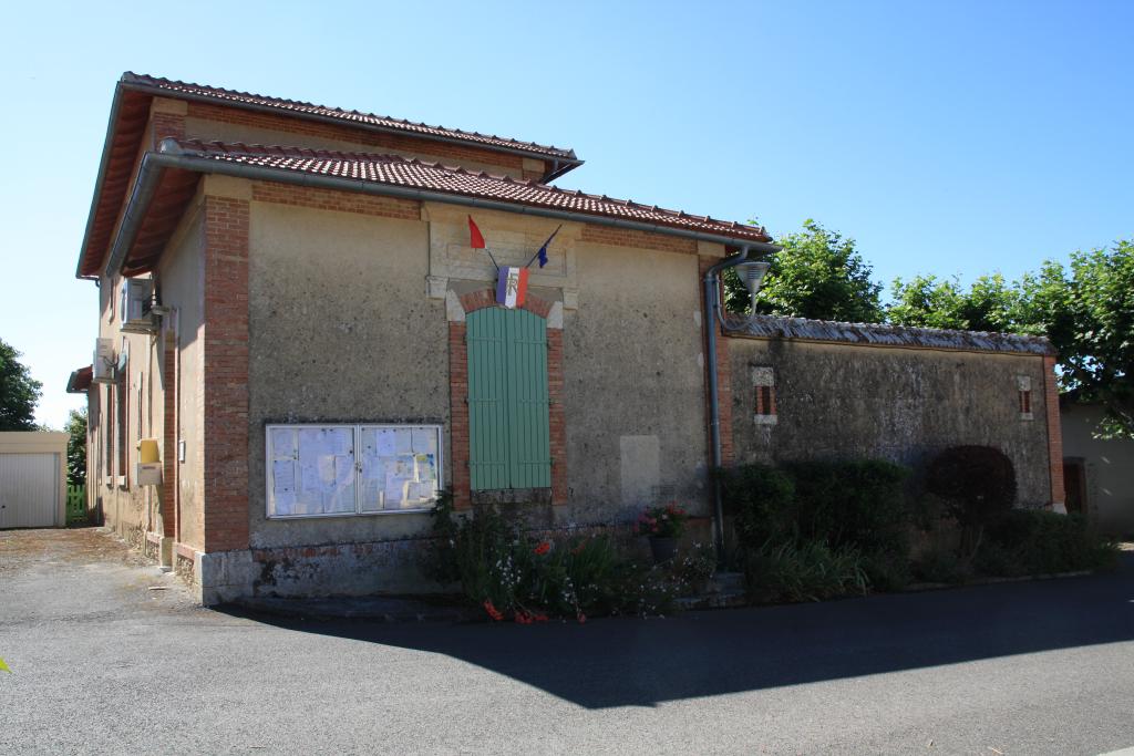 ancienne école, actuellement mairie et logement