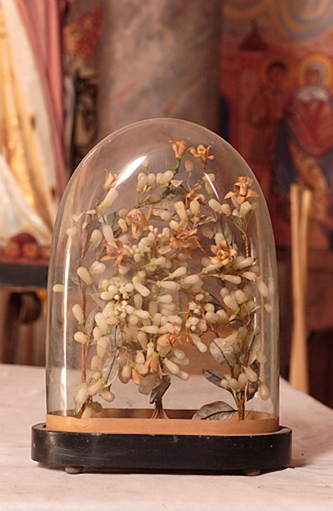 bouquet de mariée ex-voto (objet de dévotion sous globe)