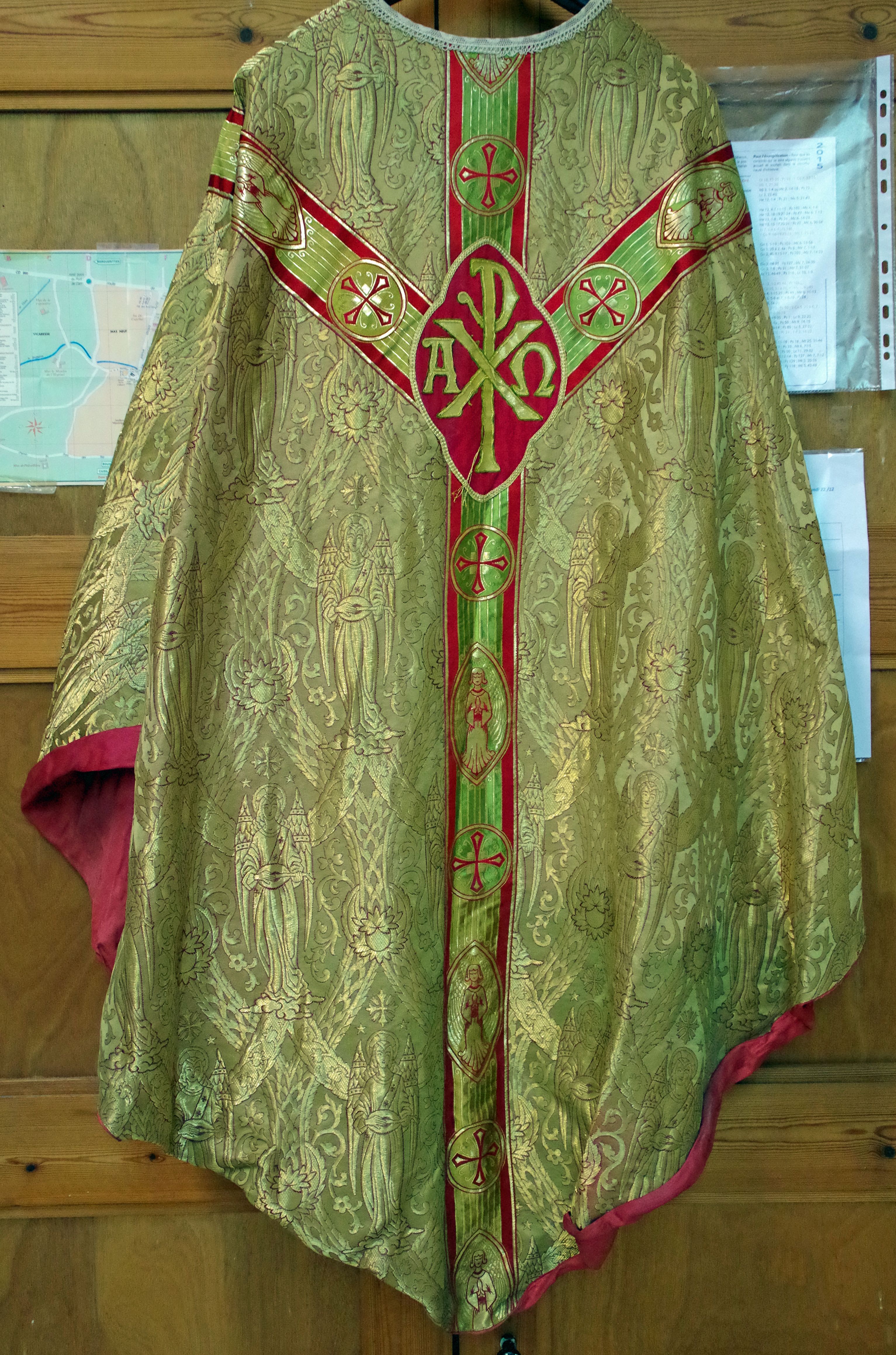 sommaire des textiles de l'église de Rodilhan