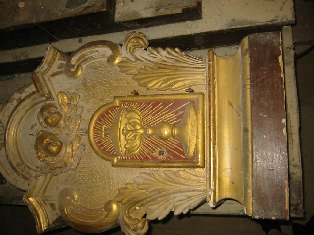ensemble de l'autel majeur : autel tombeau, tabernacle à ailes, exposition