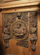 deux bas-relief : Dérision du Christ, Vierge