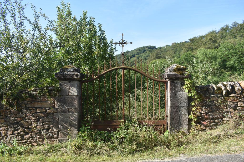 ancien cimetière d'Ampiac, aujourd'hui verger