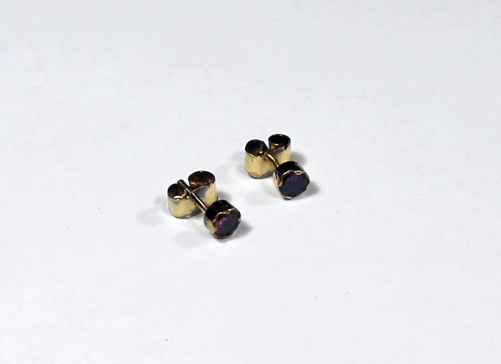 Clous d'oreille