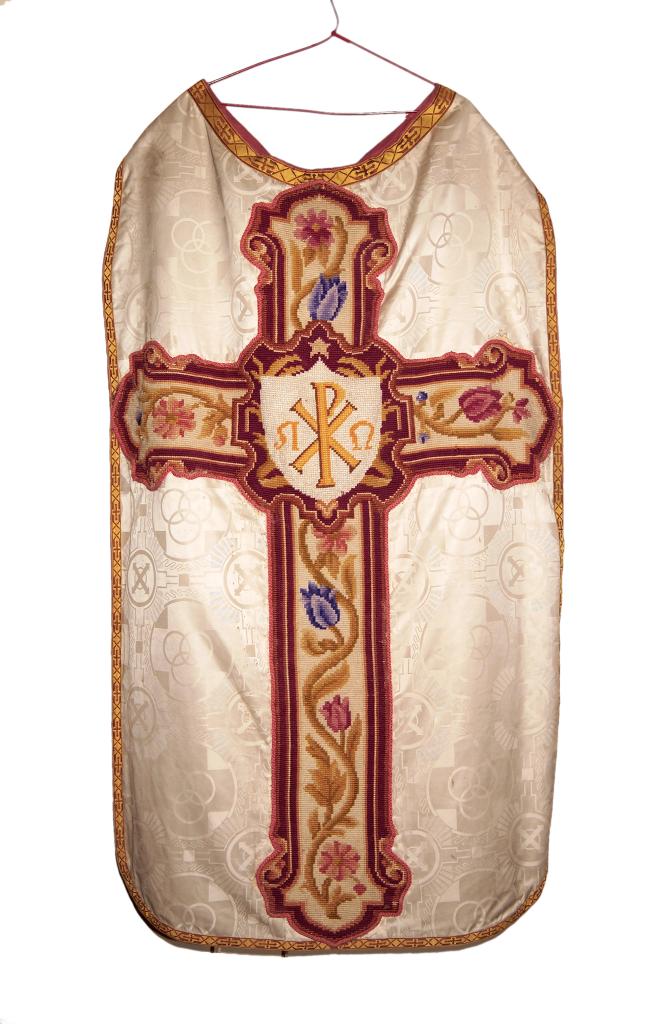 chasuble (ornement blanc), de style Art Déco : Chrisme