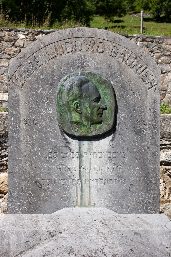 tombeau de l'abbé Ludovic Gaurier