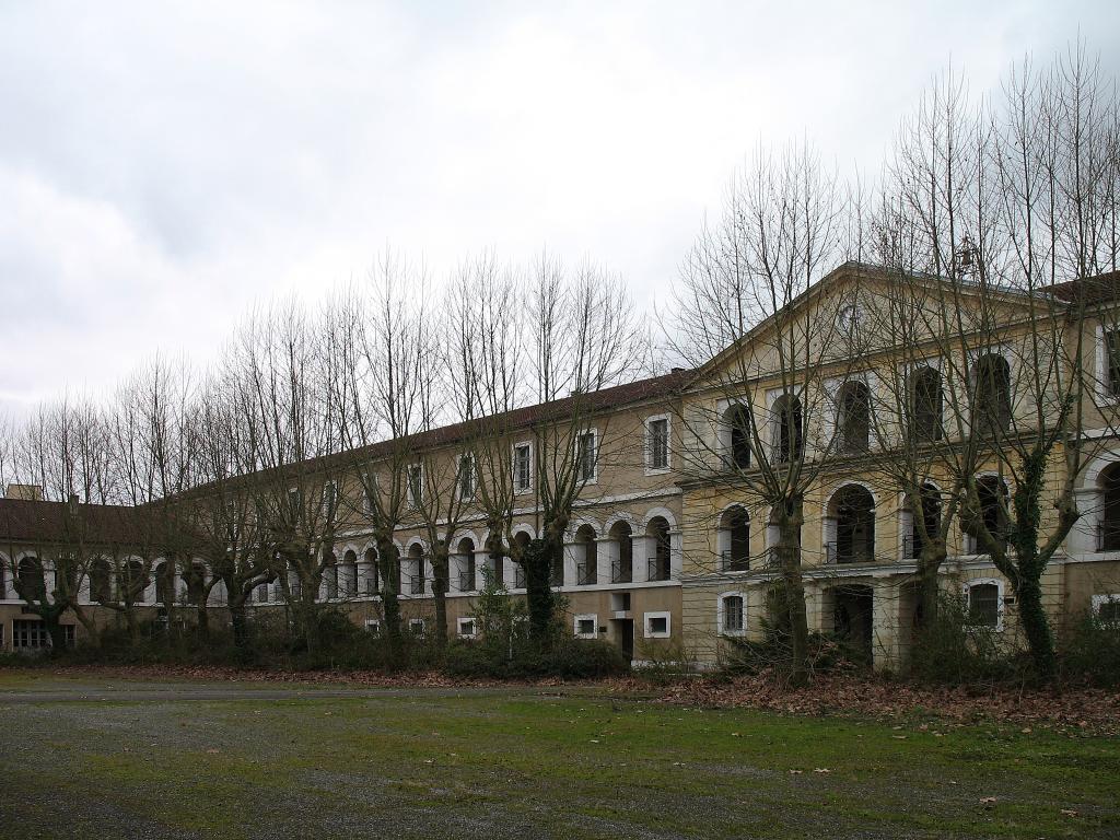 Quartier de cavalerie Henry, puis Quartier de cavalerie Espagne, Caserne d'artillerie et Centre d'Instruction du service de l'Intendance